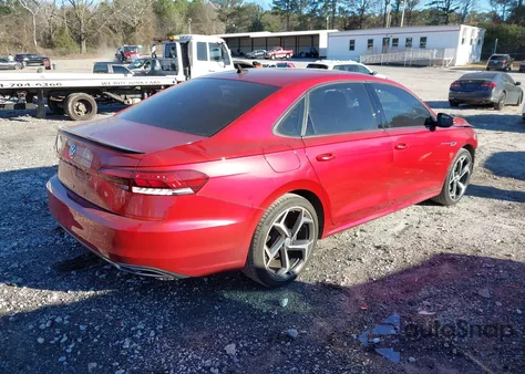 2021 Volkswagen Passat 2.0T R-Line z USA, uszkodzony, nr VIN 1VWMA7A37MC005519